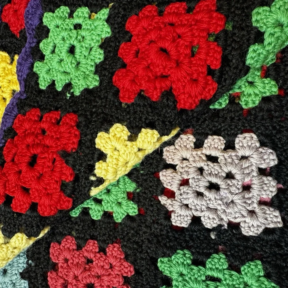 VTG GRANNY SQUARE Handmade Crochet Purple Ruffle Border 60x45 Afghan Throw 1970s